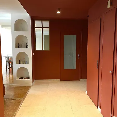 Spacious 2 Bedroom With Stunning Mountain View Appartement