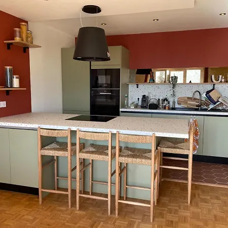 Spacious 2 Bedroom With Stunning Mountain View Appartement