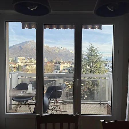 Spacious 2 Bedroom With Stunning Mountain View Appartement