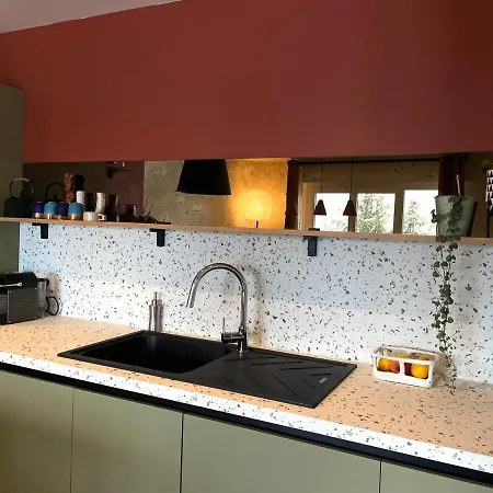 Spacious 2 Bedroom With Stunning Mountain View Appartement